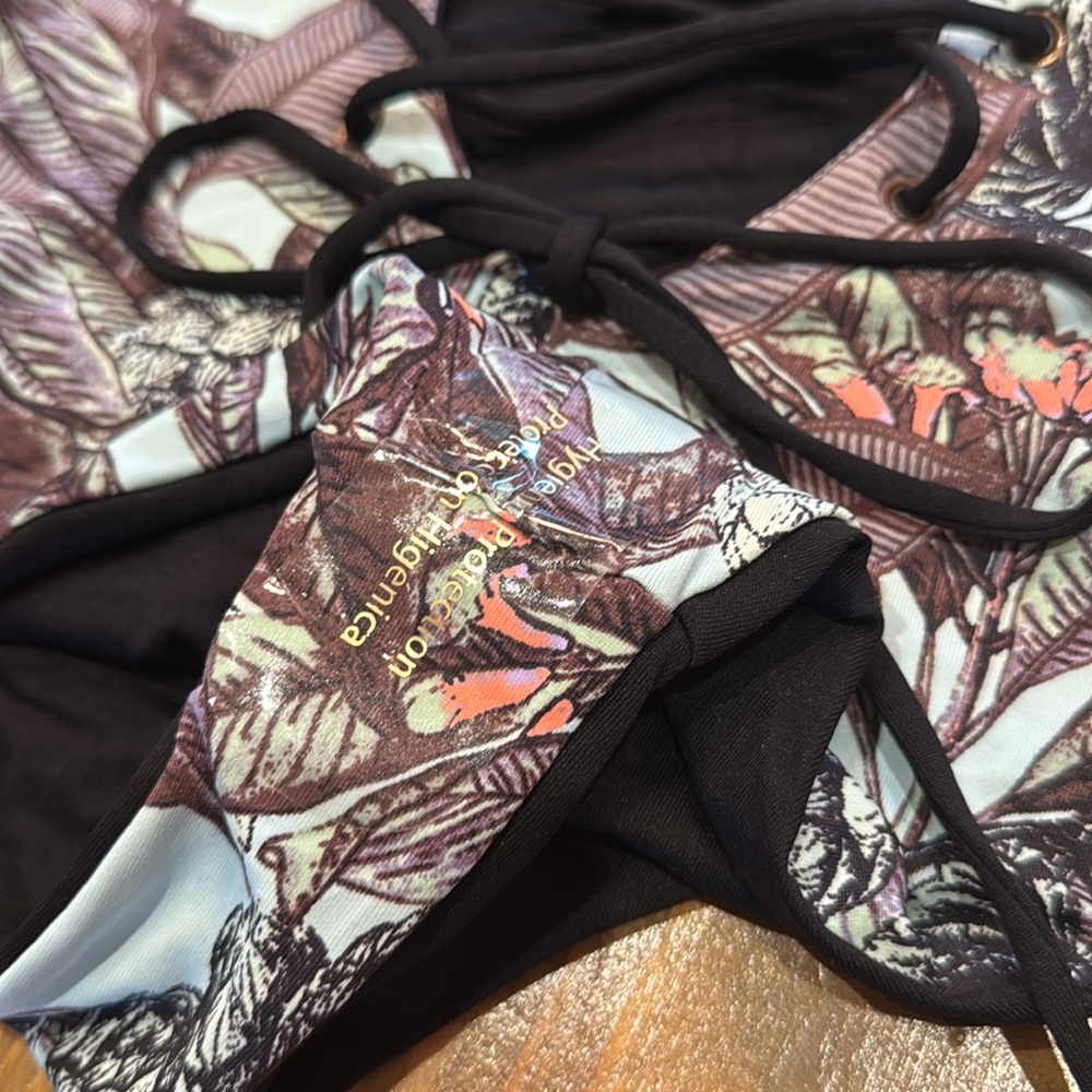 MAAJI Reversible Meteorite Columbia One-piece Swimsuit Black & Multi print - Picture 6 of 12